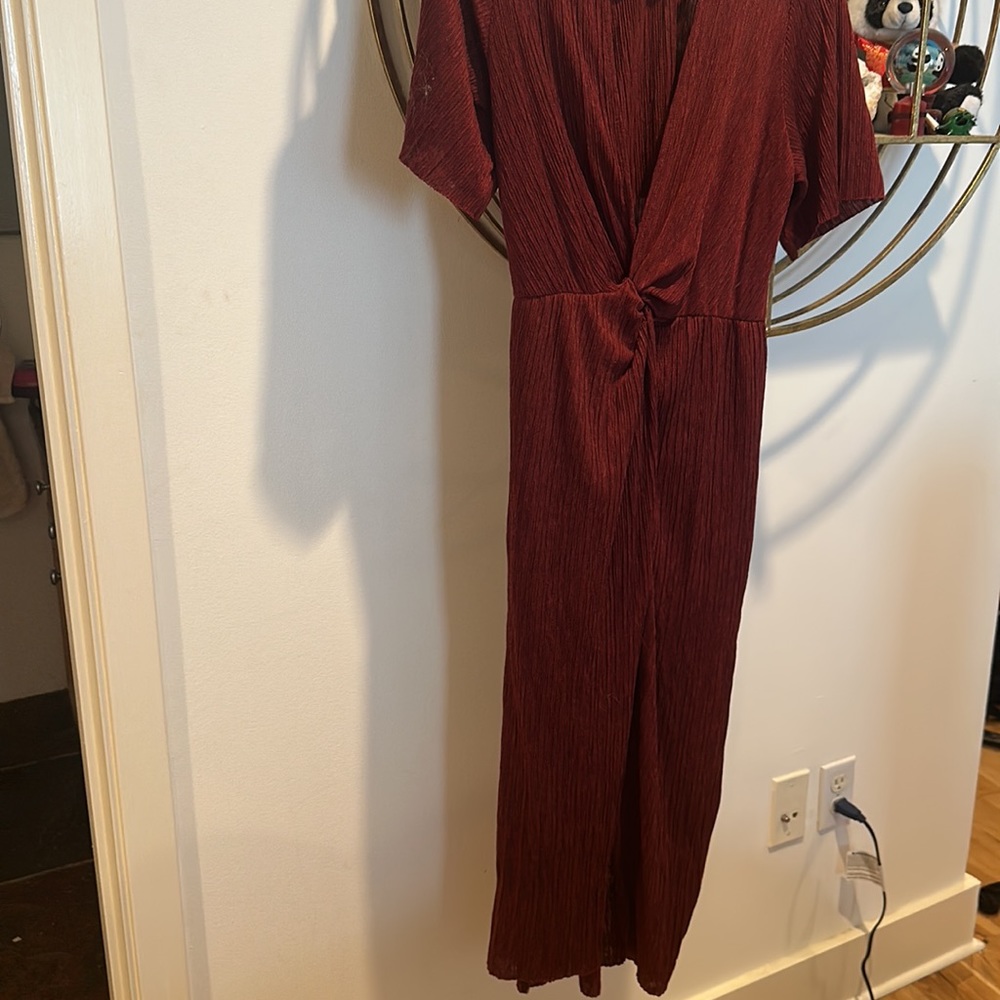 ***LAST CHANCE*** Maroon Midi Dress With Knot Detail